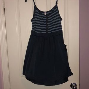 Blue dress, front pockets